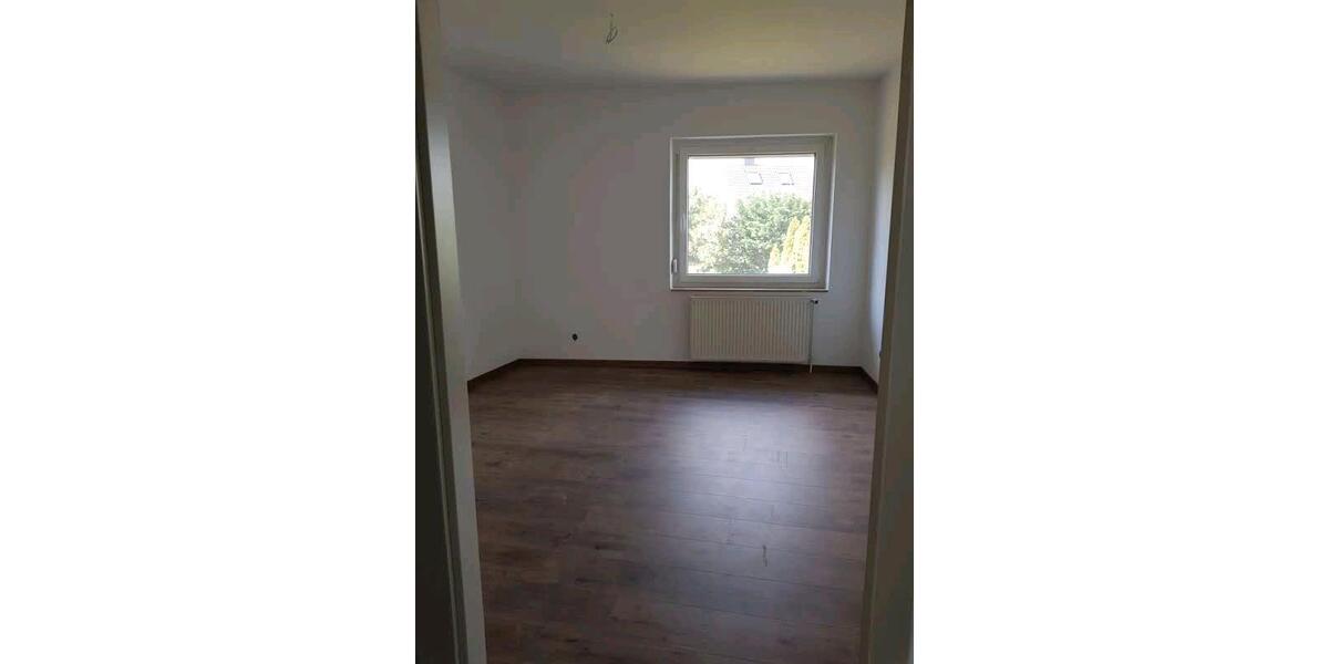 Etagenwohnung Rühen - 2 Zimmer, 65 m&sup2;, 530&euro; | Angebot:26645779
