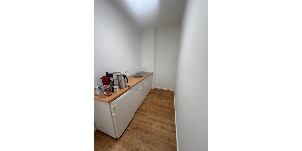 Praxisraum (22qm) inkl. großem Wartebereich ab 01.04.2026 zimmer