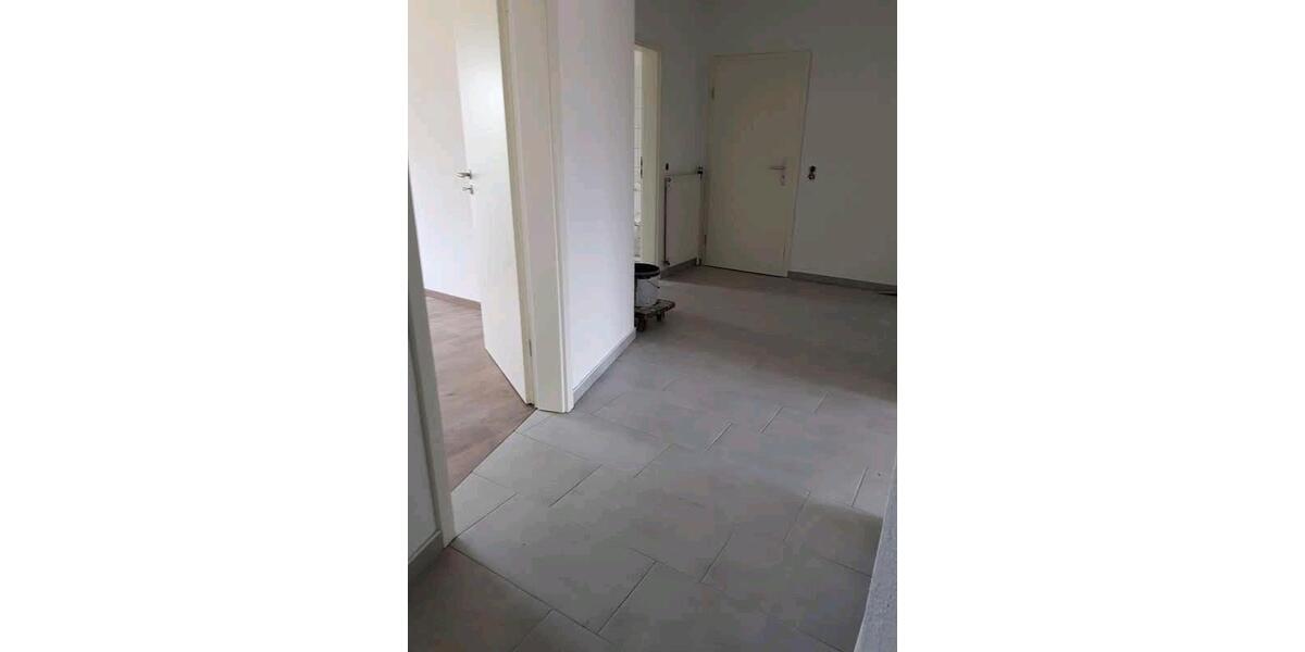 Etagenwohnung Rühen - 2 Zimmer, 65 m&sup2;, 530&euro; | Angebot:26645779