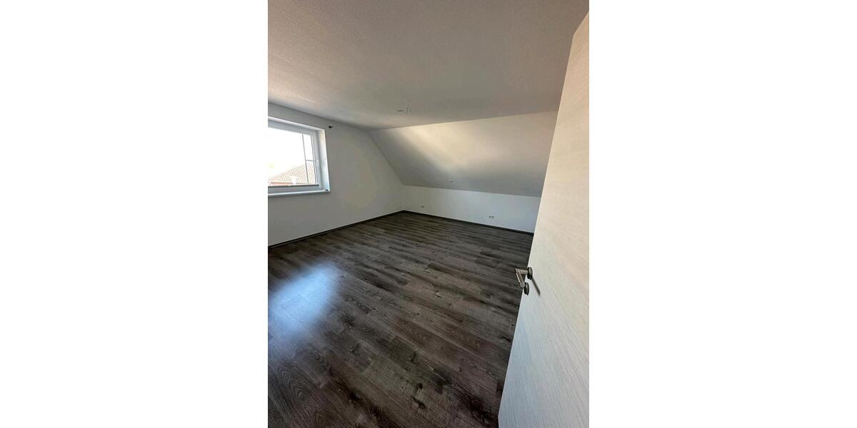 Dachgeschoßwohnung Jembke - 4 Zimmer, 100 m&sup2;, 1.200&euro; | Angebot:26419489