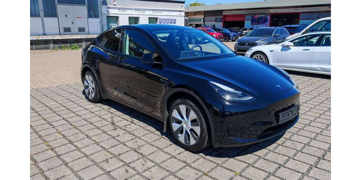 Tesla Model Y 61.948 km 35.970 &euro; Braunschweig 38112