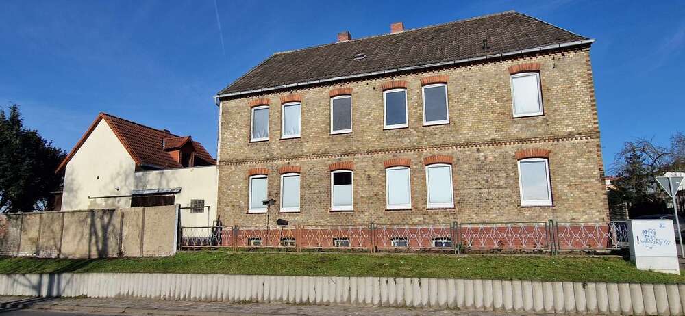 Haus zum Kaufen in Hötensleben 67.000 € 220 m²