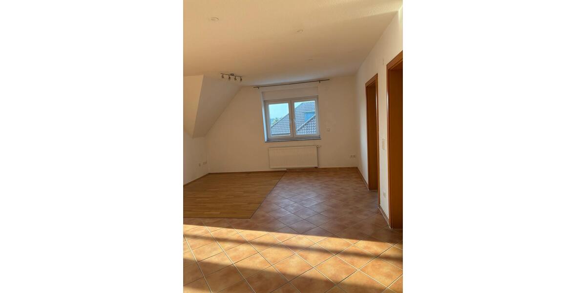 Etagenwohnung Wesendorf - 4 Zimmer, 90 m&sup2;, 880&euro; | Angebot:25980986