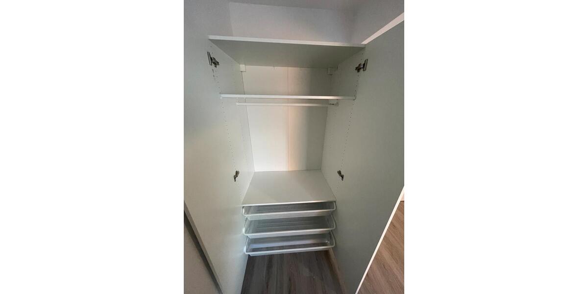 Modernes und vollmöbliertes WG-Zimmer im Erstbezug einer 4-Zimmer Wohnung 1 zimmer