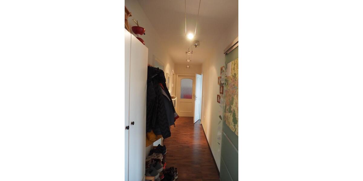 Helle 3–Zimmer-Wohnung mit Balkon und Garten 3 zimmer