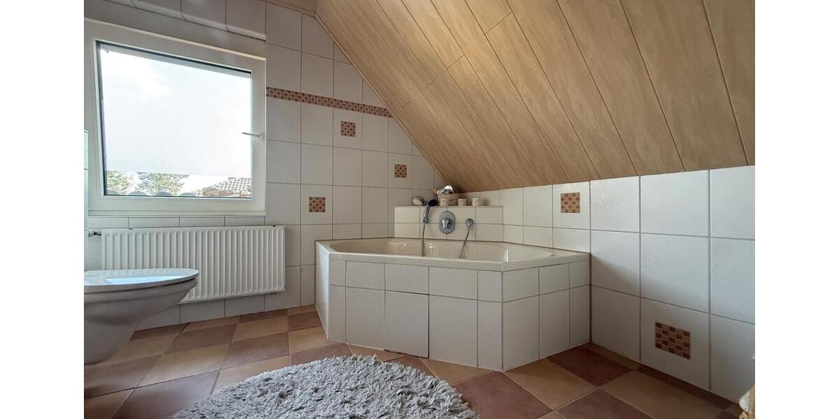 Großzügige 6-Zimmer-Maisonette mit Garage & Loggia 6 zimmer