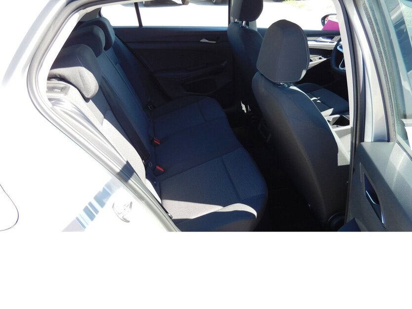 VW Golf VIII 1.5 TSI Navi Klima 6.700 km 20.990 € Vordorf 38533