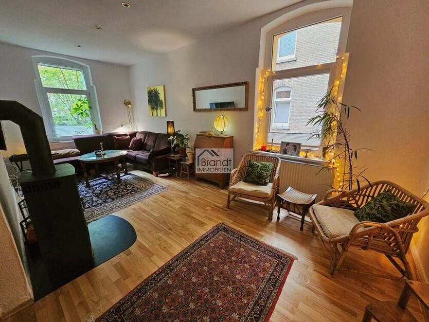 AltbauWohnung in bester Lage in Braunschweig östliches Ringgebiet mit Kamin und Balkon.