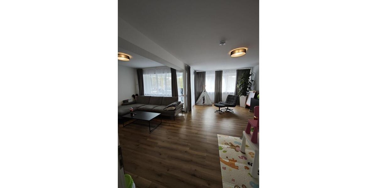 Etagenwohnung Wolfsburg Detmerode - 4 Zimmer, 125 m&sup2;, 1.200&euro; | Angebot:26225369
