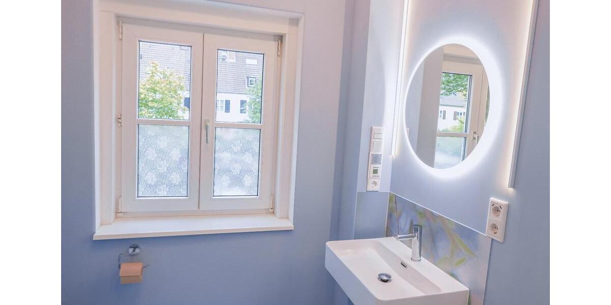 S C H I L L E R T E I C H: REIHENMITTELHAUS FÜR KLEINE FAMILIEN 5 zimmer