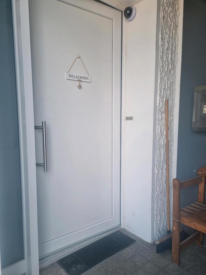 Schöne 3 Zimmer Wohnung mit Terrasse und eigenem Eingang