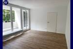 **Frisch renoviert** Zentrale Lage, 2 Zimmer, Balkon, guter Schnitt, Aufzug, Stellplatz