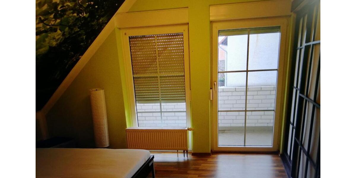 Helle Dachgeschosswohnung mit großer Dachterrasse 2 zimmer