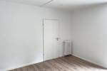 **Frisch renoviert** Zentrale Lage, 2 Zimmer, Balkon, guter Schnitt, Aufzug, Stellplatz