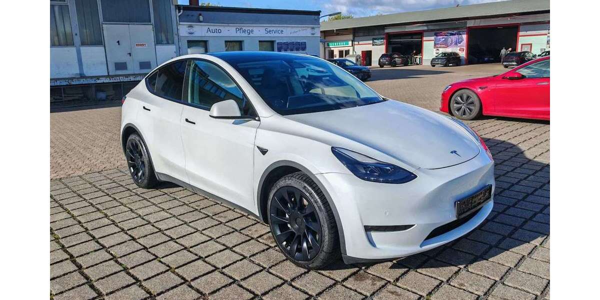 Tesla Model Y 48.842 km 32.970 € Braunschweig 38112