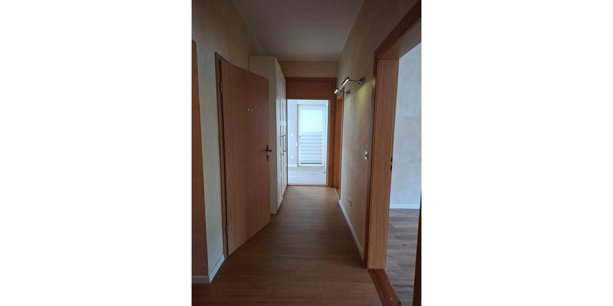 Erdgeschoßwohnung Rühen - 3 Zimmer, 84 m&sup2;, 690&euro; | Angebot:26412718