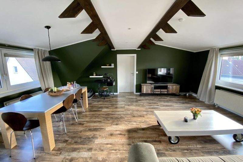 Sofort frei - Moderne Dachgeschosswohnung mit Balkon in BS - Veltenhof 3 zimmer