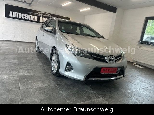 Toyota Auris 161.000 km 6.990 &euro; Braunschweig 38112