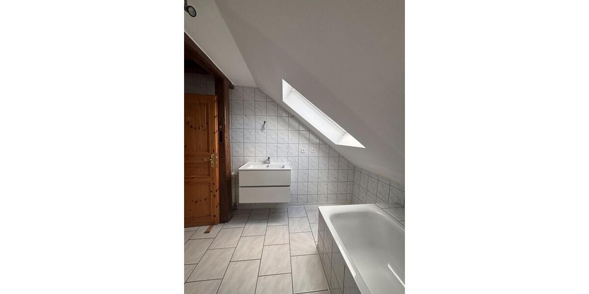 Dachgeschoßwohnung Tülau - 3 Zimmer, 84 m&sup2;, 590&euro; | Angebot:25053636