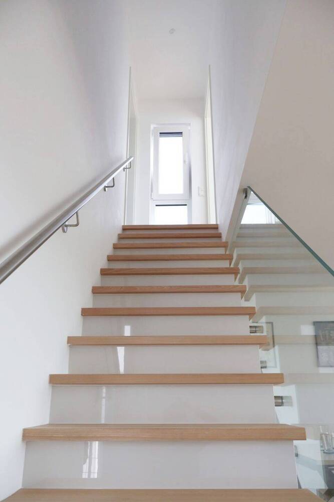Modernes Ferientraumhaus am Bernsteinsee: Neubau-Doppelhaushälfte mit Luxusausstattung