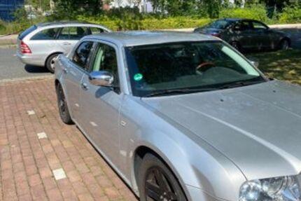 Chrysler 300C 172.000 km 4.300 &euro; Braunschweig 38124