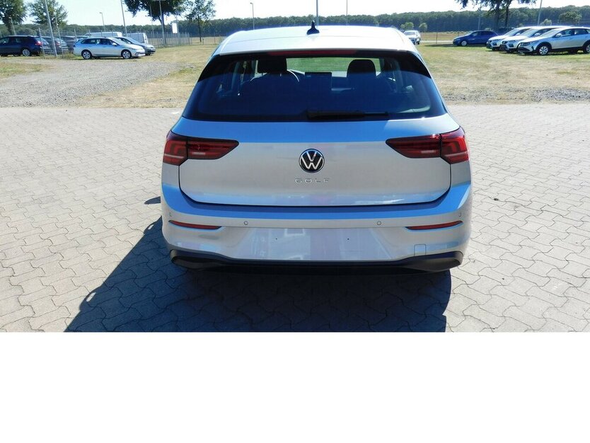 VW Golf VIII 1.5 TSI Navi Klima 6.700 km 20.990 € Vordorf 38533