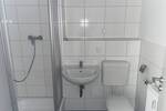 **Frisch renoviert** Zentrale Lage, 2 Zimmer, Balkon, guter Schnitt, Aufzug, Stellplatz