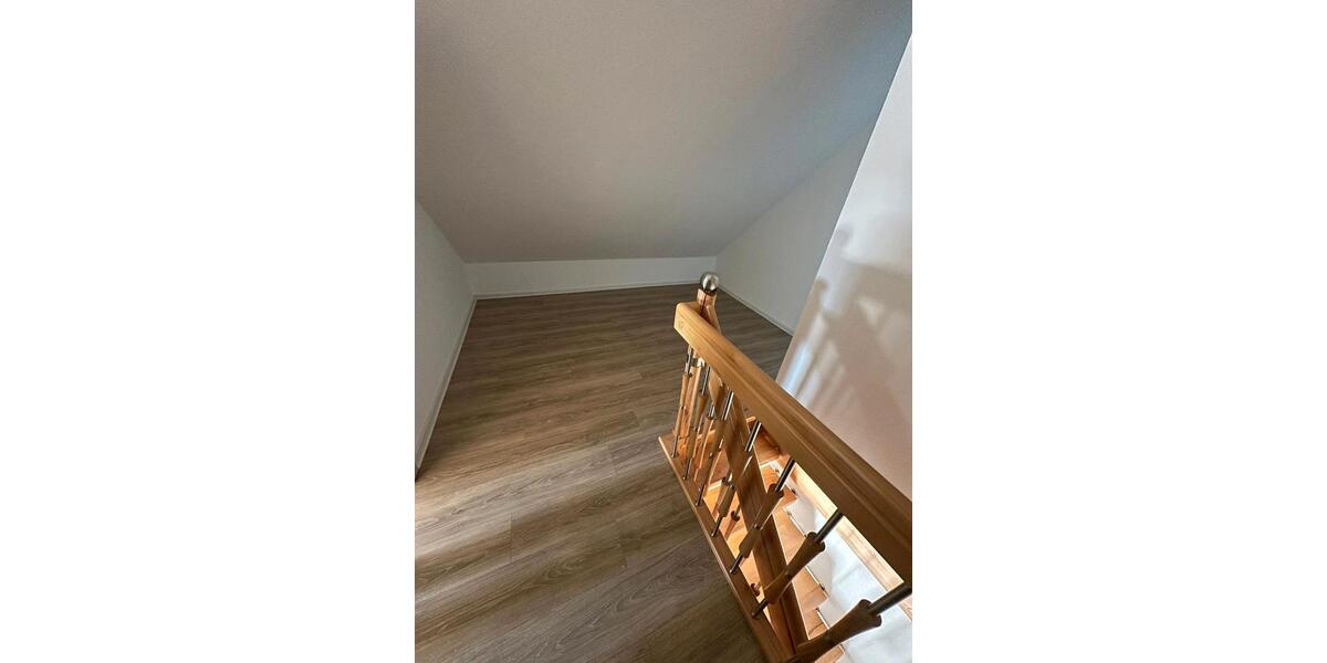 Dachgeschoßwohnung Jembke - 4 Zimmer, 100 m&sup2;, 1.200&euro; | Angebot:26419489