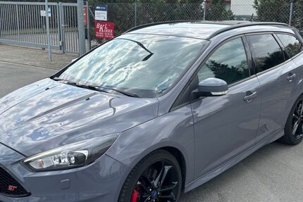 Ford Focus 90.000 km 18.900 &euro; Braunschweig 38120