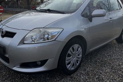 Toyota Auris 156.900 km 3.990 &euro; Braunschweig 38110