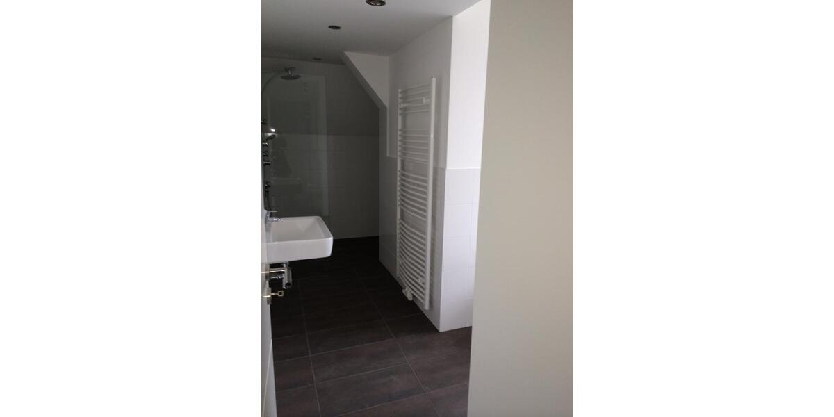 Helle 2,5Zi DG-Whg mit Blick über den Dächern der Stadt v. Privat 2.5 zimmer