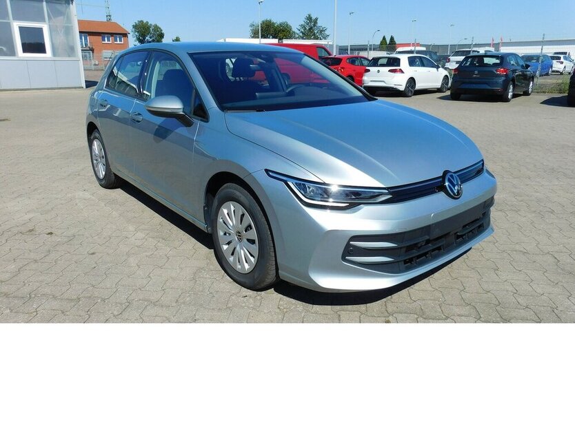 VW Golf VIII 1.5 TSI Navi Klima 6.700 km 20.990 € Vordorf 38533