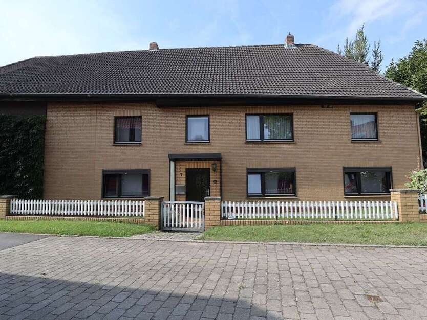 Haus zum Kaufen in Königslutter 230.000 € 269 m²