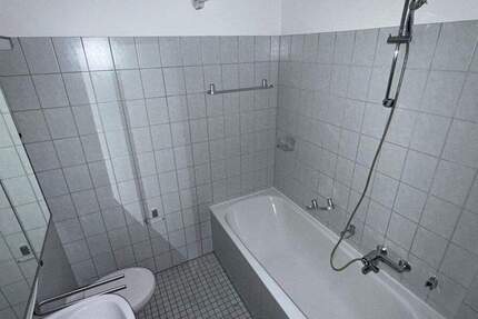 Lehre fertig, Wohnung fällig - .2 Zimmer für frischen Wind und Balkon im Erdgeschoss 2 zimmer