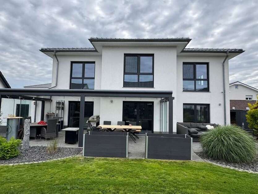 Haus zum Mieten in Wolfsburg 2.250 € 200 m²