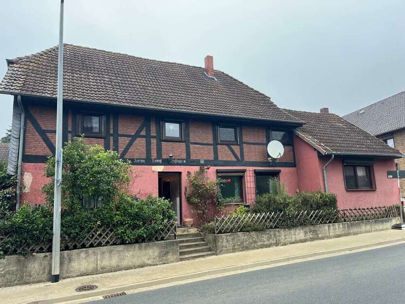 Haus zum Kaufen in Cremlingen 148.000 € 188 m²