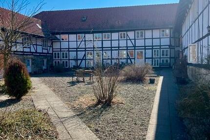 Kernsanierte 3-Zi. EG-Wohnung mit eigenem Garten im Vierseitenhof 3 zimmer