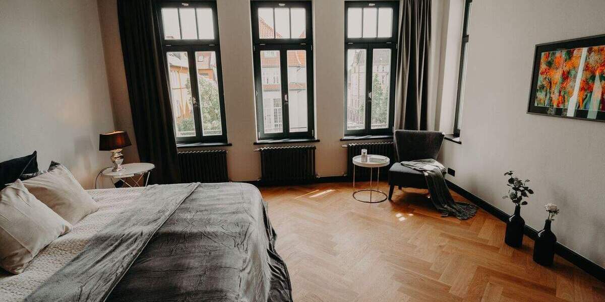 LUXURIÖS SANIERTE ALTBAUETAGE MIT BALKON IM INNEREN ÖSTLICHEN RING 5 zimmer