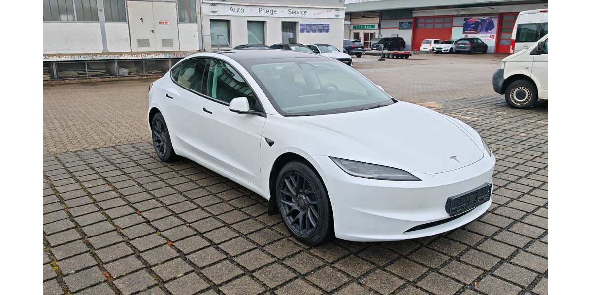 Tesla Model 3 19.361 km 40.970 &euro; Braunschweig 38112
