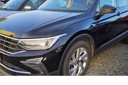 VW Tiguan 99.700 km 22.990 € Wolfsburg 38440