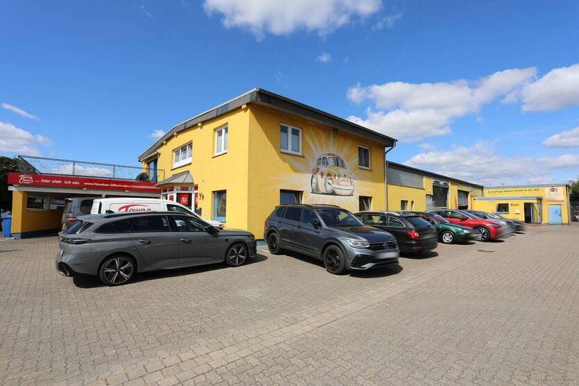 Gut vermietetes Wohn- und Bürohaus mit Hallengebäude in Isenbüttel