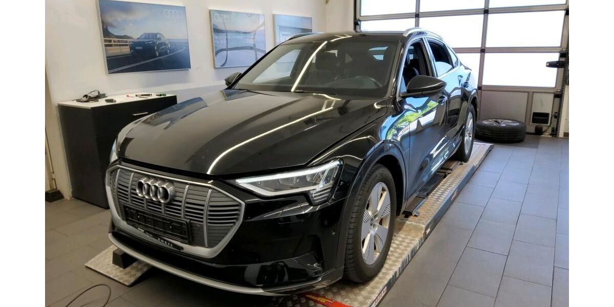 Audi e-tron 36.182 km 32.690 &euro; Helmstedt 38350