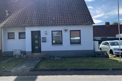 Doppelhaushälfte Triangel mit großzügigen eingezäunten Garten