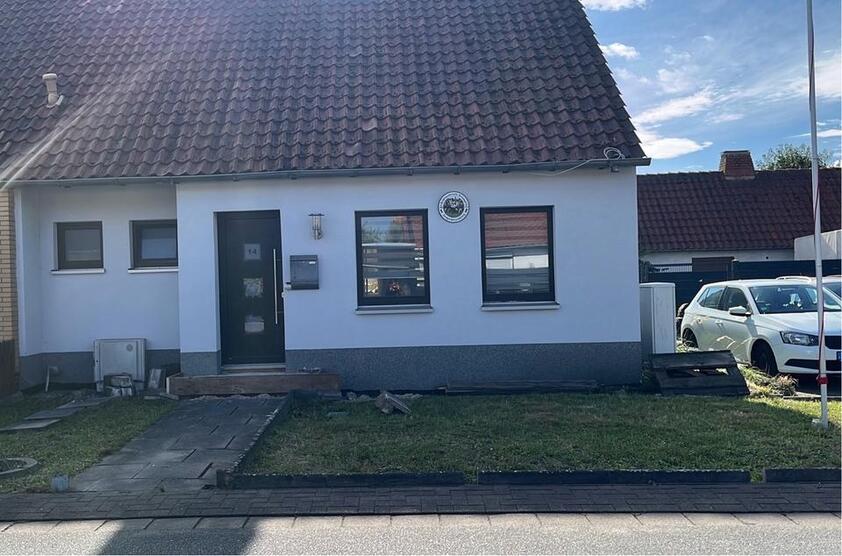 Doppelhaushälfte Triangel mit großzügigen eingezäunten Garten