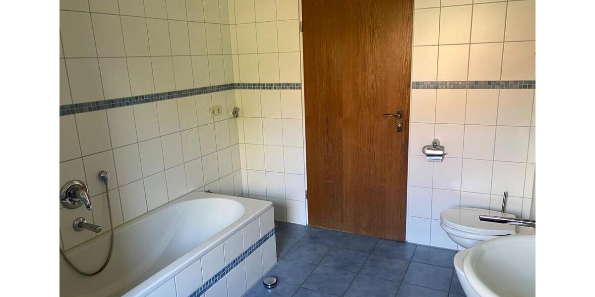 Erdgeschoßwohnung Wasbüttel - 5 Zimmer, 163 m&sup2;, 1.250&euro; | Angebot:25964833