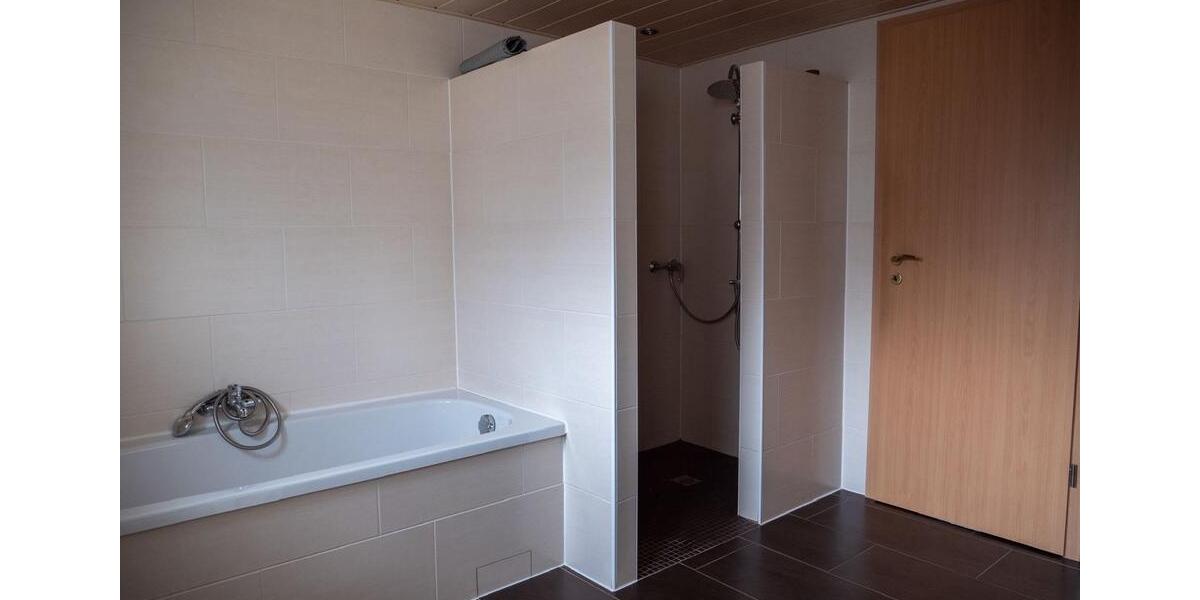 Doppelhaushälfte Wolsdorf - 7 Zimmer, 170 m&sup2;, 235.000&euro; | Angebot:26442480