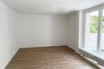 **Frisch renoviert** Zentrale Lage, 2 Zimmer, Balkon, guter Schnitt, Aufzug, Stellplatz