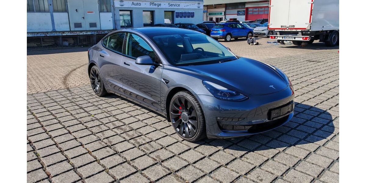 Tesla Model 3 36.962 km 32.470 &euro; Braunschweig 38112