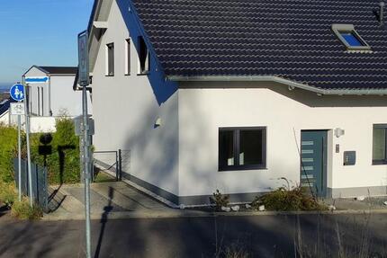 Günstige, neuwertige 4-Zimmer-Doppelhaushälfte