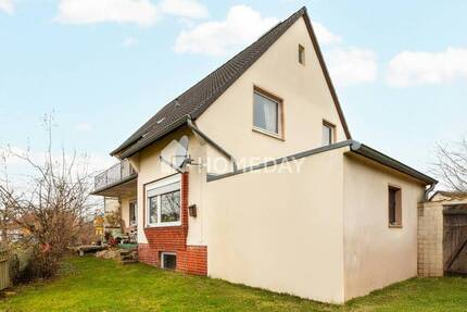Charmantes Zweifamilienhaus mit großem Garten in ruhiger, attraktiver Lage